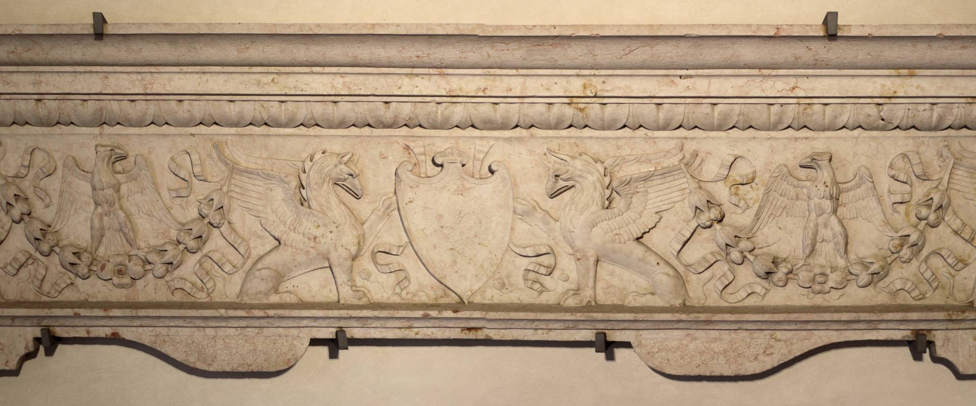 Frontale di camino con stemma abraso, ferrara, 1480-1510 ca foto di Sailko